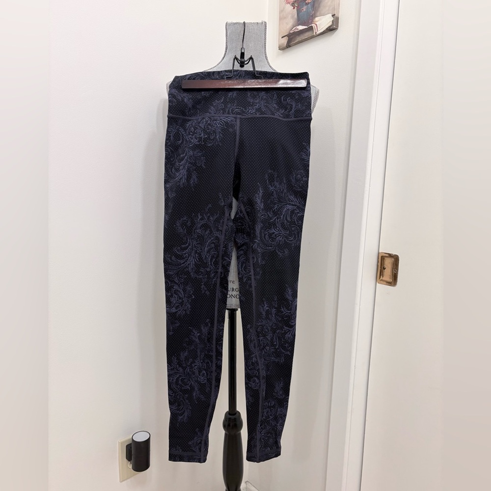 Lululemon under smooth cover crop leggings in polka dot paisley pattern